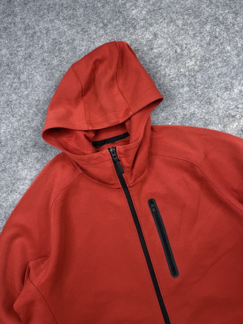 Authentic Pre-Loved Uniqlo DRY Stretch Full-Zip Tech Hoodie - Rust Red | Size XL Authentic Pre-Loved Uniqlo DRY Stretch Full-Zip Tech Hoodie - Rust Red | Size XL - Image 2