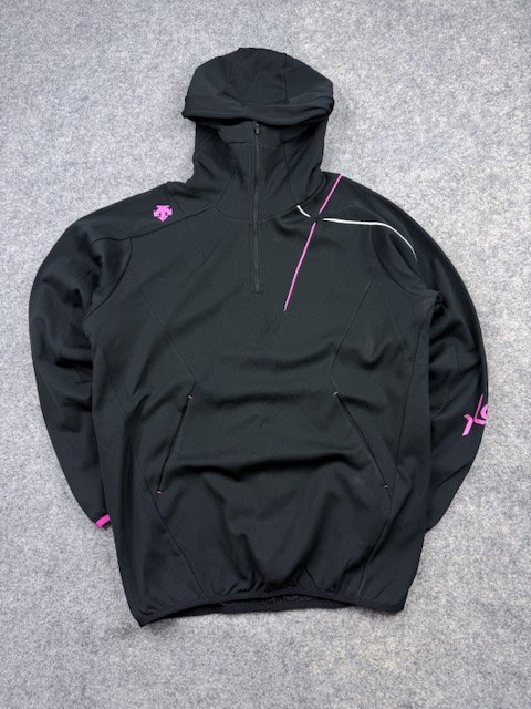 Authentic Pre-Loved Descente High-Neck Technical Half-Zip Hoodie - Black/Pink | Size M/L Authentic Pre-Loved Descente High-Neck Technical Half-Zip Hoodie - Black/Pink | Size M/L