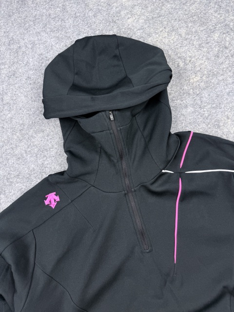 Authentic Pre-Loved Descente High-Neck Technical Half-Zip Hoodie - Black/Pink | Size M/L Authentic Pre-Loved Descente High-Neck Technical Half-Zip Hoodie - Black/Pink | Size M/L - Image 2