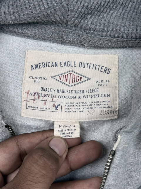 Authentic Pre-Loved Vintage American Eagle Outfitters Full-Zip Hoodie - Heather Gray | Size M/L Authentic Pre-Loved Vintage American Eagle Outfitters Full-Zip Hoodie - Heather Gray | Size M/L - Image 3