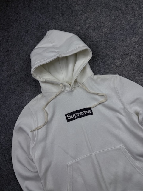 Pre-Loved Vintage "Pine Tree Tag" Supreme Box Logo Pullover Hoodie - White | Women's Size L Pre-Loved Vintage "Pine Tree Tag" Supreme Box Logo Pullover Hoodie - White | Women's Size L - Image 2