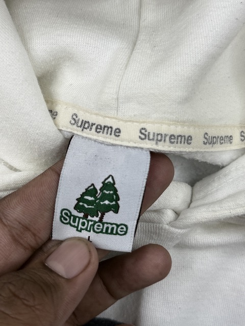 Pre-Loved Vintage "Pine Tree Tag" Supreme Box Logo Pullover Hoodie - White | Women's Size L Pre-Loved Vintage "Pine Tree Tag" Supreme Box Logo Pullover Hoodie - White | Women's Size L - Image 3