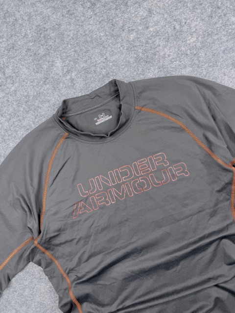 Authentic Pre-Loved Under Armour HeatGear UPF50+ Short Sleeve Compression T-Shirt - Charcoal Grey | Size L/XL (Stretchy) Authentic Pre-Loved Under Armour HeatGear UPF50+ Short Sleeve Compression T-Shirt - Charcoal Grey | Size L/XL (Stretchy) - Image 2