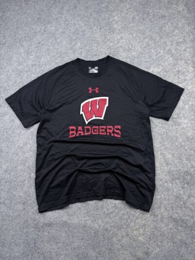 Pre-Loved Under Armour HeatGear Wisconsin Badgers Short Sleeve T-Shirt - Black / Red | Size L/XL (Tag L)