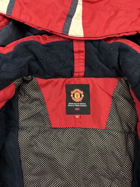 Manchester United Official Merchandise Winter Ski Jacket - Red / Navy | Size M Manchester United Official Merchandise Winter Ski Jacket - Red / Navy | Size M - Image 3