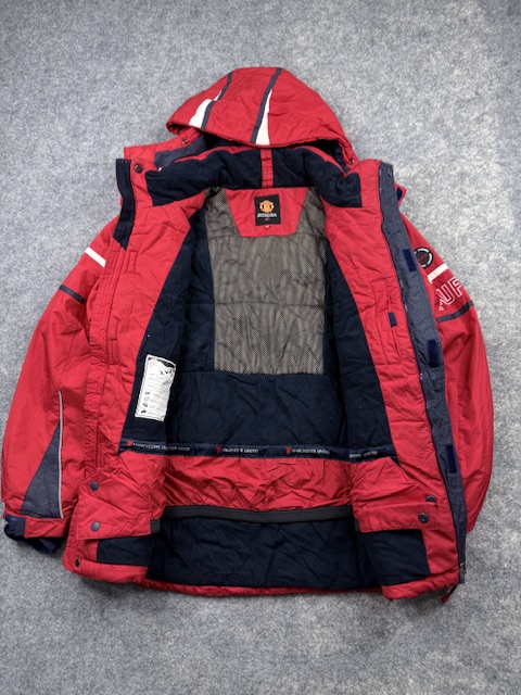 Manchester United Official Merchandise Winter Ski Jacket - Red / Navy | Size M Manchester United Official Merchandise Winter Ski Jacket - Red / Navy | Size M - Image 4