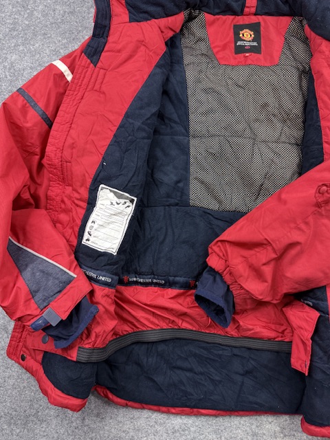 Manchester United Official Merchandise Winter Ski Jacket - Red / Navy | Size M Manchester United Official Merchandise Winter Ski Jacket - Red / Navy | Size M - Image 5