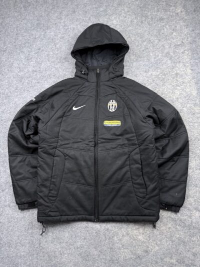 Pre-Loved Vintage Nike Juventus "New Holland" Puffer Stadium Jacket - Black | Size S