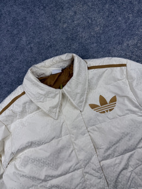 Pre-Loved Adidas Originals Trefoil Monogram Puffer Jacket - Off-White / Gold | Size L Pre-Loved Adidas Originals Trefoil Monogram Puffer Jacket - Off-White / Gold | Size L - Image 2