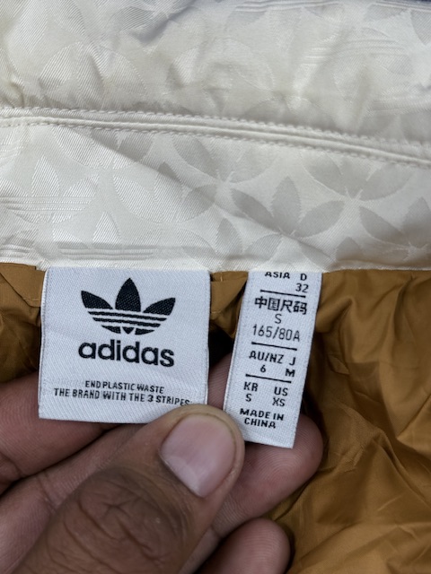 Pre-Loved Adidas Originals Trefoil Monogram Puffer Jacket - Off-White / Gold | Size L Pre-Loved Adidas Originals Trefoil Monogram Puffer Jacket - Off-White / Gold | Size L - Image 5
