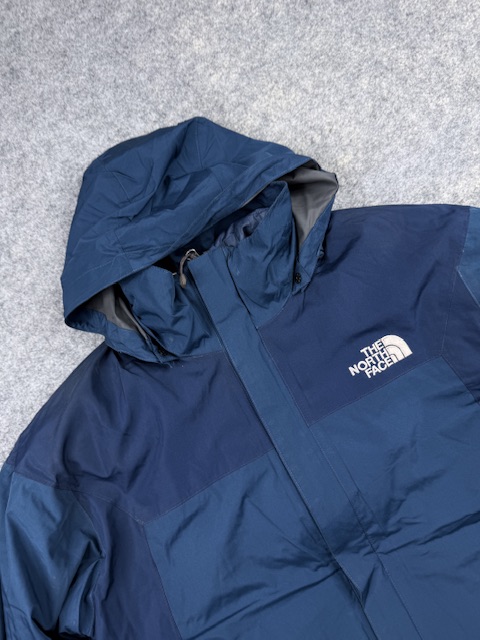 Pre-Loved Vintage The North Face HyVent 3-in-1 Double Jacket with Inner Puffer - Navy Blue | Size M Pre-Loved Vintage The North Face HyVent 3-in-1 Double Jacket with Inner Puffer - Navy Blue | Size M - Image 2
