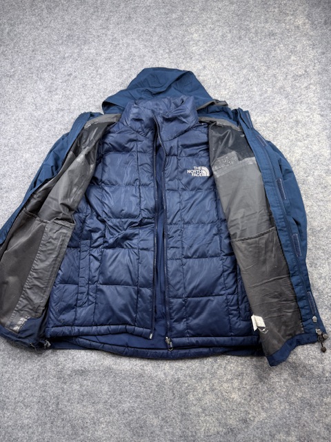 Pre-Loved Vintage The North Face HyVent 3-in-1 Double Jacket with Inner Puffer - Navy Blue | Size M Pre-Loved Vintage The North Face HyVent 3-in-1 Double Jacket with Inner Puffer - Navy Blue | Size M - Image 3