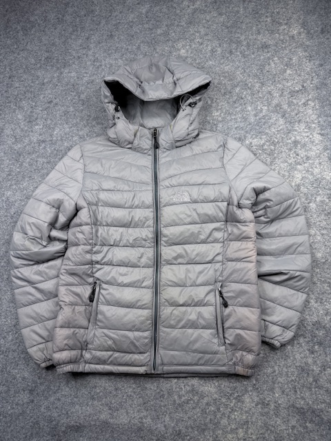Pre-Loved Vintage The North Face 900-Fill Down Puffer Jacket - Grey | Size M Pre-Loved Vintage The North Face 900-Fill Down Puffer Jacket - Grey | Size M
