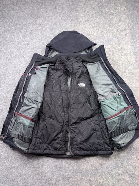 The North Face HyVent 3-in-1 Triclimate Double Jacket with Monogram Liner - Black | Size S The North Face HyVent 3-in-1 Triclimate Double Jacket with Monogram Liner - Black | Size S - Image 8