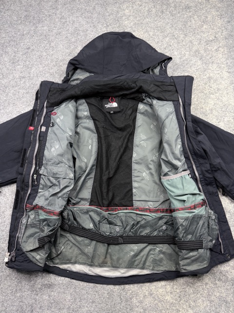 The North Face HyVent 3-in-1 Triclimate Double Jacket with Monogram Liner - Black | Size S The North Face HyVent 3-in-1 Triclimate Double Jacket with Monogram Liner - Black | Size S - Image 7