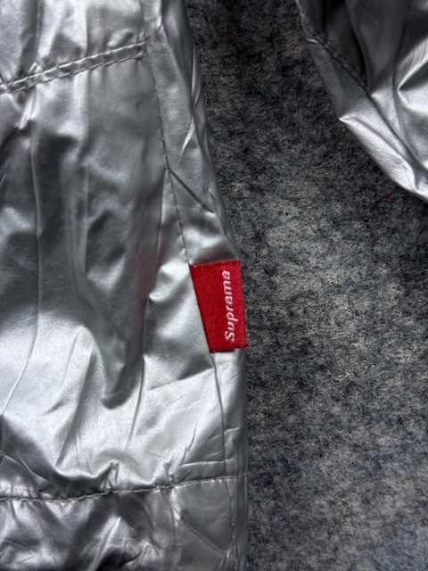Supreme x The North Face Metallic Mountain Jacket - Silver & Black | Size L Supreme x The North Face Metallic Mountain Jacket - Silver & Black | Size L - Image 4