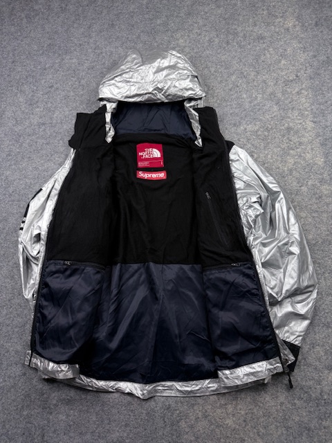 Supreme x The North Face Metallic Mountain Jacket - Silver & Black | Size L Supreme x The North Face Metallic Mountain Jacket - Silver & Black | Size L - Image 5