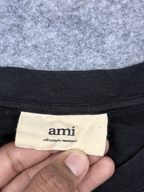 Ami Paris Alexandre Mattiussi Organic Cotton Embroidered Red Heart Logo T-Shirt - Black | Size L Ami Paris Alexandre Mattiussi Organic Cotton Embroidered Red Heart Logo T-Shirt - Black | Size L - Image 3