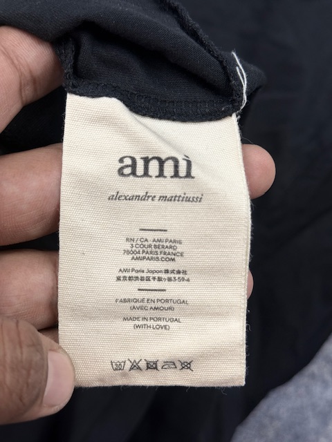 Ami Paris Alexandre Mattiussi Organic Cotton Embroidered Red Heart Logo T-Shirt - Black | Size L Ami Paris Alexandre Mattiussi Organic Cotton Embroidered Red Heart Logo T-Shirt - Black | Size L - Image 4