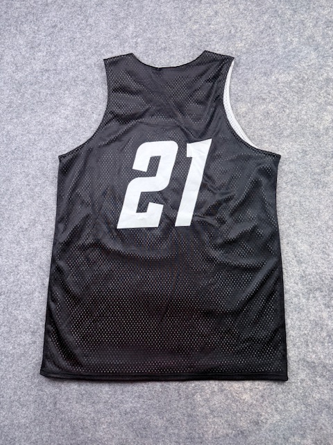 Under Armour Asia Camp 2016 Reversible Athletic Basketball Jersey / Tank Top - Black & White (#21) | Size XL Under Armour Asia Camp 2016 Reversible Athletic Basketball Jersey / Tank Top - Black & White (#21) | Size XL - Image 3