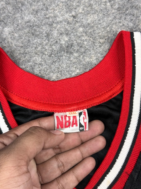 Vintage Philadelphia 76ers #0 Basketball Jersey Tank Top - Black & Red/White Stripes | Size L Vintage Philadelphia 76ers #0 Basketball Jersey Tank Top - Black & Red/White Stripes | Size L - Image 2