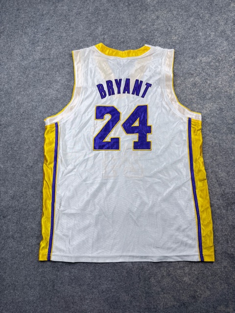 Adidas NBA Los Angeles Lakers Kobe Bryant #24 Swingman Basketball Jersey - White & Gold/Purple | Size XL Adidas NBA Los Angeles Lakers Kobe Bryant #24 Swingman Basketball Jersey - White & Gold/Purple | Size XL - Image 3