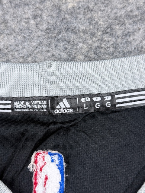 Adidas NBA San Antonio Spurs LaMarcus Aldridge #12 Swingman Basketball Jersey - Black & Silver | Size L/XL Adidas NBA San Antonio Spurs LaMarcus Aldridge #12 Swingman Basketball Jersey - Black & Silver | Size L/XL - Image 3