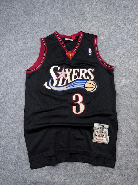 Mitchell & Ness Hardwood Classics Philadelphia 76ers Allen Iverson #3 Swingman Basketball Jersey - Black & Red | Size M Mitchell & Ness Hardwood Classics Philadelphia 76ers Allen Iverson #3 Swingman Basketball Jersey - Black & Red | Size M