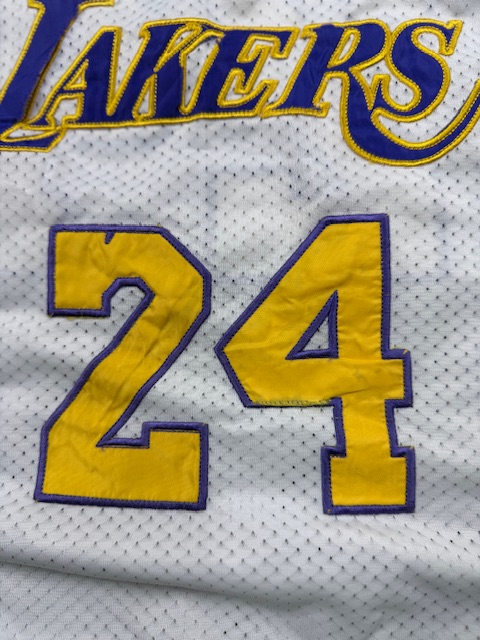 Adidas NBA Los Angeles Lakers Kobe Bryant #24 Swingman Basketball Jersey - White & Gold/Purple | Size M Adidas NBA Los Angeles Lakers Kobe Bryant #24 Swingman Basketball Jersey - White & Gold/Purple | Size M - Image 3