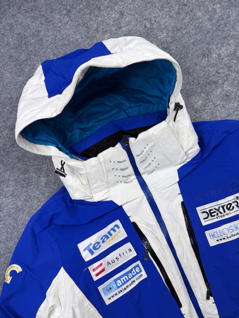 Carve Sport Technical Waterproof Ski & Snowboard Winter Jacket - Blue, White & Black | Size S Carve Sport Technical Waterproof Ski & Snowboard Winter Jacket - Blue, White & Black | Size S - Image 2